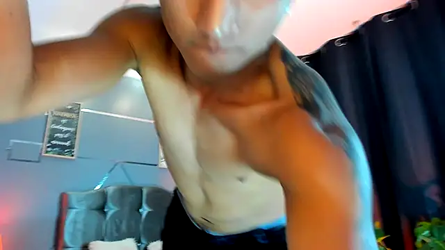 oliver mr  online show from October 31, 9:49 pm