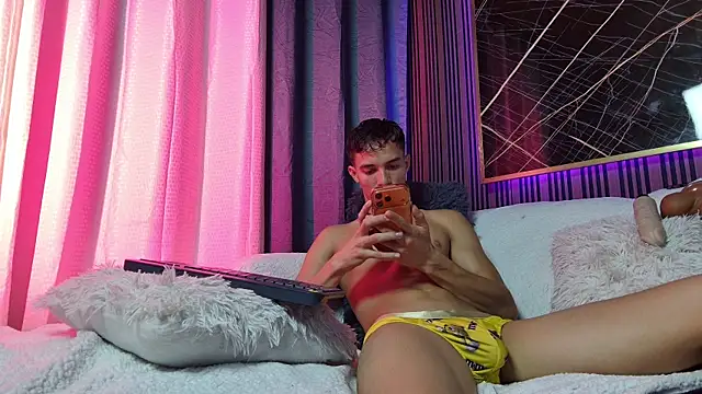 Snapshot of eroseliam chatting on January 17, 7:06 pm eroseliam online show from January 17, 7:06 pm