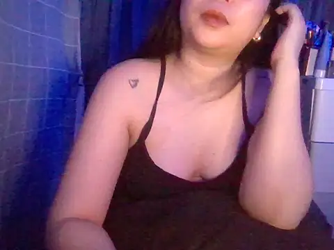 Snapshot of Asianhotskinny chatting on June 20, 4:32 pm Asianhotskinny online show from June 20, 4:32 pm