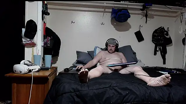 Snapshot of BigheadLongcock chatting on July 23, 6:00 am BigheadLongcock online show from July 23, 6:00 am