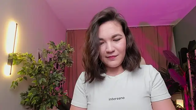 Halle Berrry online show from December 14, 2:11 pm