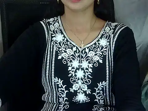 Snapshot of Rahat_S chatting on June 18, 9:25 am Rahat S online show from June 18, 9:25 am