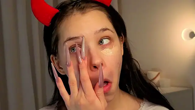 slyshypie online show from November 28, 1:25 pm