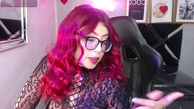 Snapshot of Red_Bunny_v chatting on April 25, 1:41 pm Red Bunny v online show from April 25, 1:41 pm