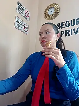 Snapshot of Hannah-colx chatting on October 11, 3:21 pm Hannah-colx online show from October 11, 3:21 pm