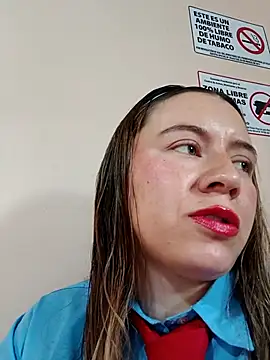 Snapshot of Hannah-colx chatting on April 30, 4:13 pm Hannah-colx online show from April 30, 4:13 pm