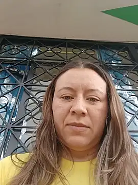 Snapshot of Hannah-colx chatting on July 5, 6:37 pm Hannah-colx online show from July 5, 6:37 pm