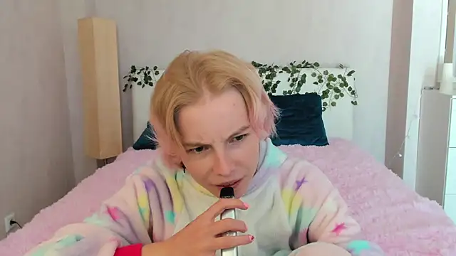 Pink Lila18 online show from September 10, 8:14 am