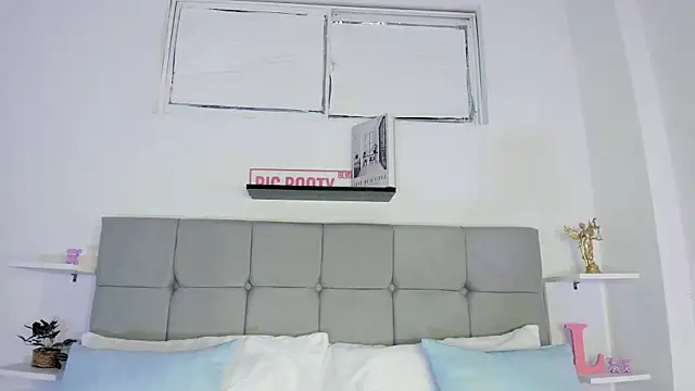 Snapshot of Sarahlopezz chatting on October 7, 4:31 am Sarahlopezz online show from October 7, 4:31 am