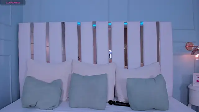 amber colliiins online show from May 30, 8:39 pm