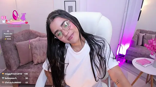 issi loren online show from October 19, 7:25 pm