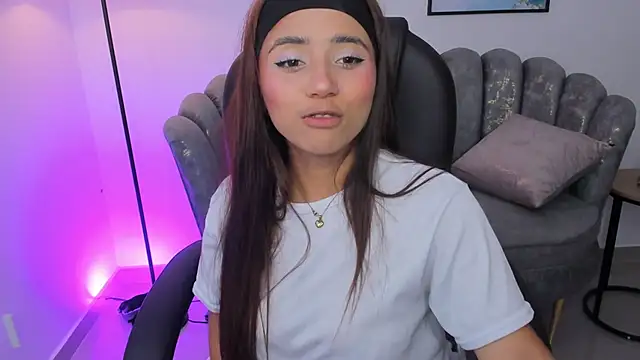 issi loren online show from November 9, 5:00 pm