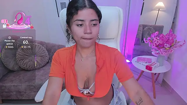 Snapshot of issi_loren chatting on February 28, 3:46 pm issi loren online show from February 28, 3:46 pm