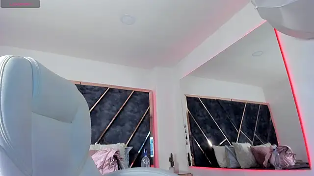 SusanaHenao online show from March 18, 6:00 pm