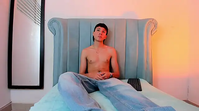 LittleDanny  online show from March 13, 3:40 pm