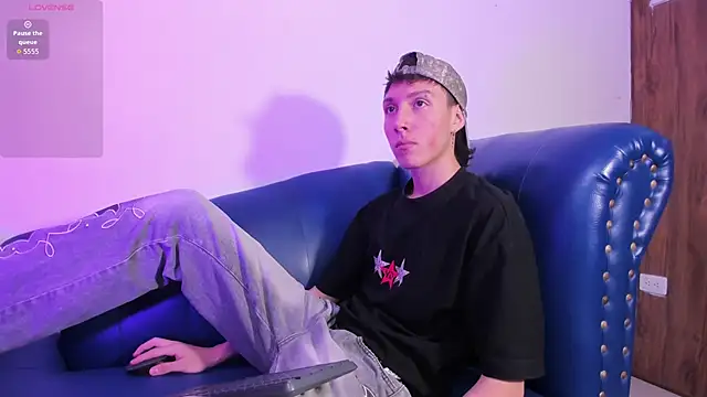 LittleDanny  online show from April 17, 5:05 pm