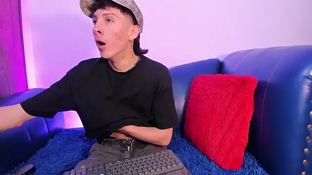 LittleDanny  online show from April 22, 2:40 pm