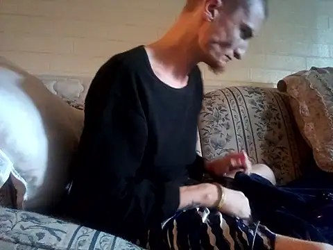 jizzyglizzy92 online show from March 17, 4:21 pm