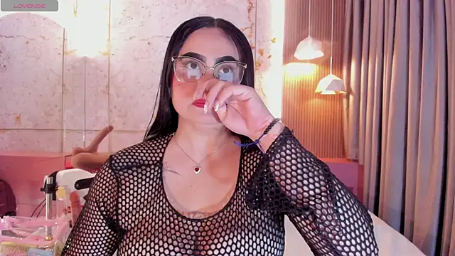 sofiiacarson online show from May 23, 7:40 pm