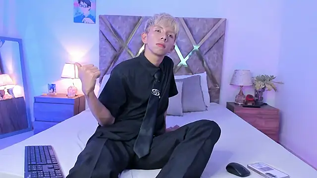 Hyunjin Son online show from February 6, 11:52 pm