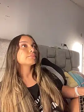 AnnyLopezzz  online show from April 5, 12:52 am