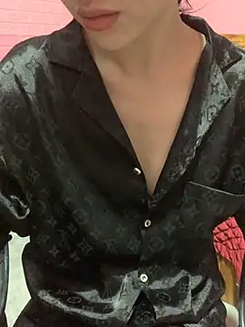 Tieuvi 18 online show from October 23, 11:24 pm