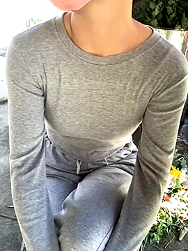 Tieuvi 18 online show from November 14, 1:48 am