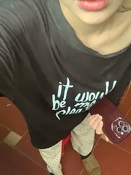 Tieuvi 18 online show from November 18, 1:00 am