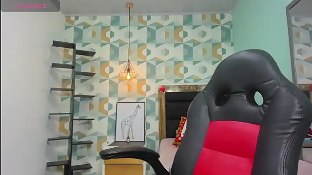 MOLLYSPENCER1 online show from November 28, 8:00 pm