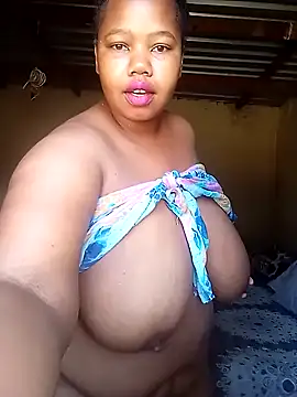 Snapshot of Curvycandy95 chatting on October 1, 6:08 am Curvycandy95 online show from October 1, 6:08 am