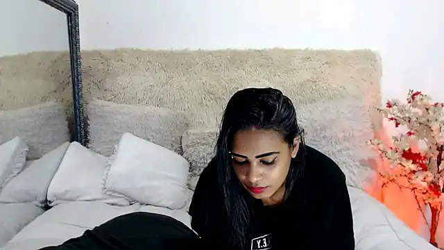 indianchic89 online show from February 27, 9:25 pm