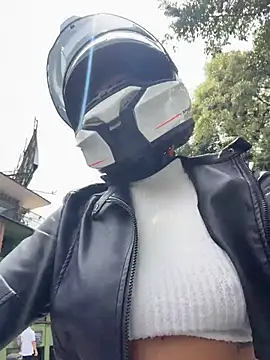 AlannaEvons online show from April 7, 3:45 pm