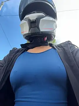 AlannaEvons online show from April 14, 8:15 pm