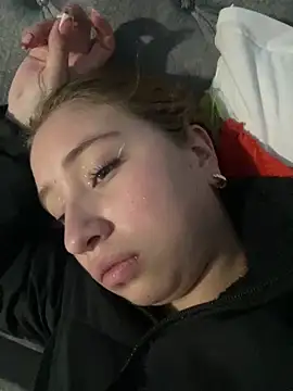 mia skys online show from February 21, 3:29 am