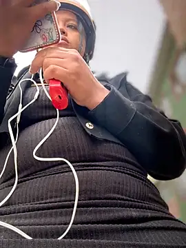 -Mia1 online show from March 28, 12:05 pm