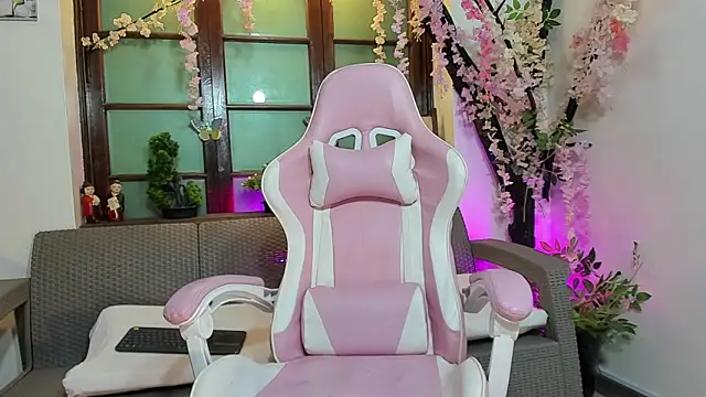 emma ayala online show from December 2, 7:20 pm