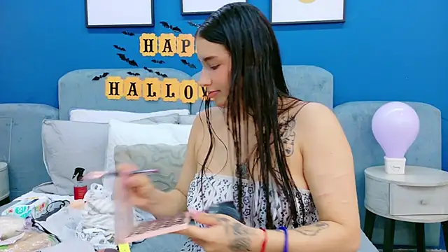 Snapshot of Ashley_Evans22 chatting on October 18, 7:58 pm Ashley Evans22 online show from October 18, 7:58 pm