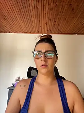 CoraVibes online show from October 4, 8:07 pm