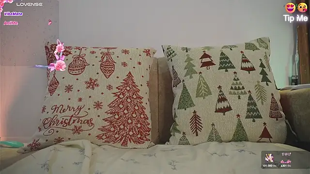 Snapshot of Roxybeautyy chatting on October 15, 9:31 am Roxybeautyy online show from October 15, 9:31 am