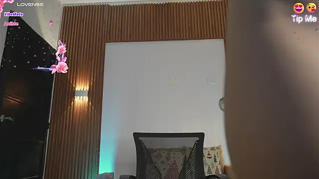 Snapshot of Roxybeautyy chatting on October 17, 11:29 pm Roxybeautyy online show from October 17, 11:29 pm