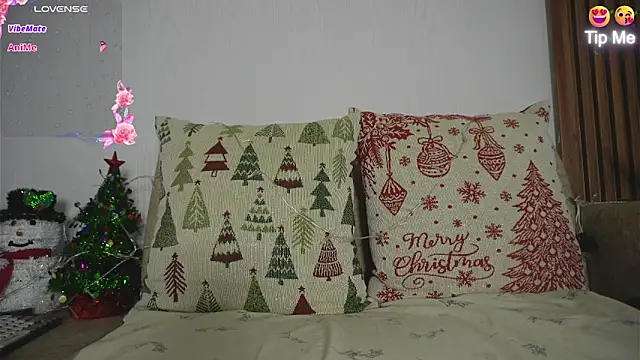 Roxybeautyy online show from December 16, 9:47 am