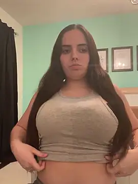 Snapshot of baddiexoxoxo23 chatting on April 1, 12:44 am baddiexoxoxo23 online show from April 1, 12:44 am