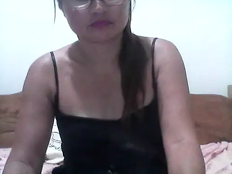 Snapshot of nathalie0045 chatting on April 24, 10:39 am nathalie0045 online show from April 24, 10:39 am