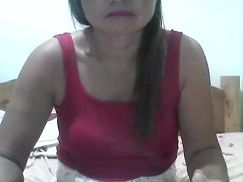 Snapshot of nathalie0045 chatting on May 4, 10:33 am nathalie0045 online show from May 4, 10:33 am
