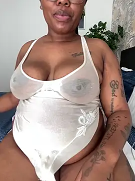 Snapshot of fatpussydallx chatting on October 22, 10:37 am fatpussydallx online show from October 22, 10:37 am