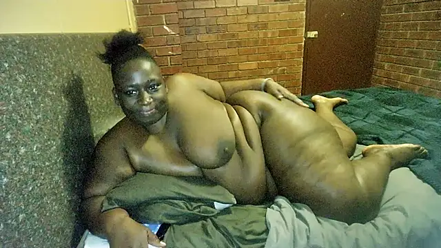 ASSQUEEN37Xx online show from October 28, 5:04 pm