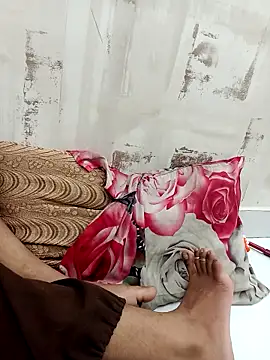 Snapshot of cute_parii_ chatting on September 18, 8:33 pm cute parii online show from September 18, 8:33 pm