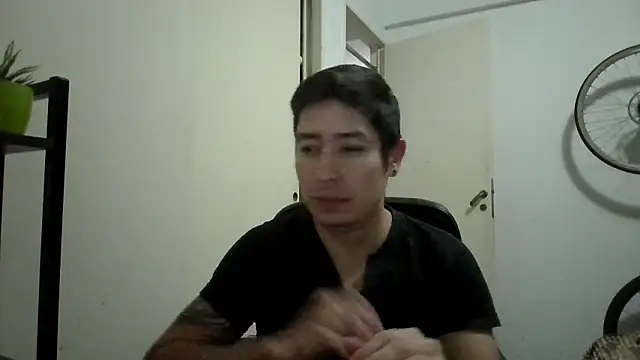 Snapshot of 9999Alez chatting on May 22, 2:51 am 9999Alez online show from May 22, 2:51 am