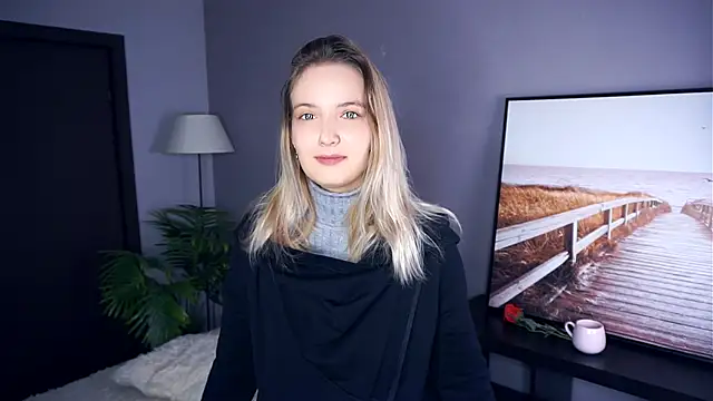 HongTomczak online show from September 12, 7:19 am