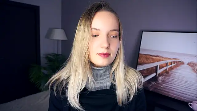 HongTomczak online show from September 13, 7:19 am